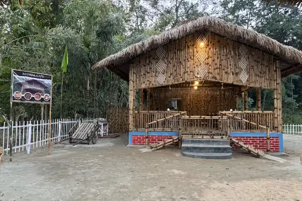 Exterior view of Manda Cafe